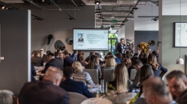 Design i biznes – duet idealny! BIZNES, Firma - Warszawski salon BoConcept po raz kolejny przemienił się w enklawę networkingu. 7 maja odbyło się w nim spotkanie polskiej grupy BNI Drive, tym razem poświęcone zagadnieniu nieruchomości.