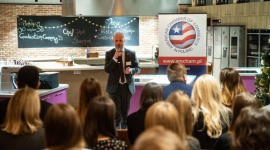 Finał piątej edycji programu AmCham „30 under 30” dla młodych liderów biznesu BIZNES, Firma - „30 under 30” to program mentoringowy prowadzony przez Amerykańską Izbę Handlową w Polsce (AmCham), opracowany z myślą o najzdolniejszych menedżerach poniżej 30 roku życia, których pracodawcy są członkami AmCham.