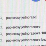 Po e-papierosy sięgnęła już ponad połowa polskich nastolatków. Szara strefa znacząco napędza sprzedaż nieletnim [AUDIO]